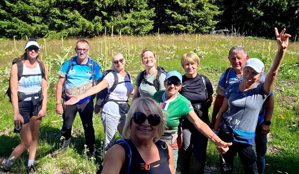 Fotografija uz vijest: Planinari "Jasenice" pobegli od vrućine na Kopaonik: 16,5 kilometara kroz šume i dolinu Samokovke